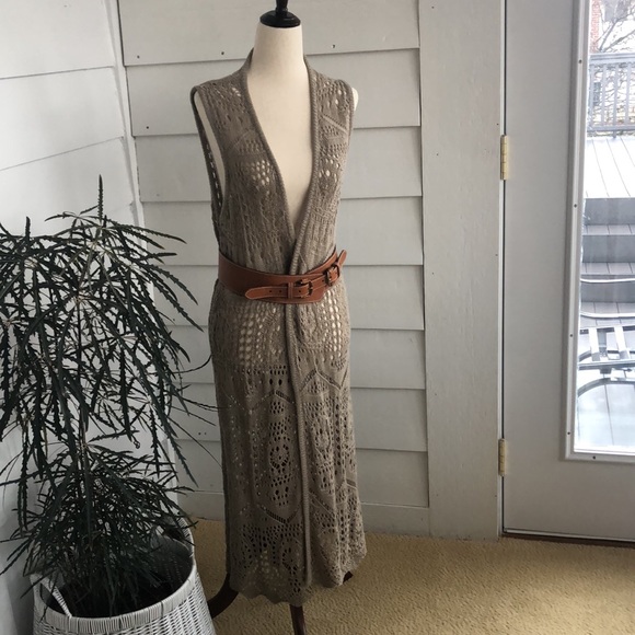 Chelsea & Theodore, long hand knit khaki vest, size L, classic/versatile worn 1x - Picture 6 of 6